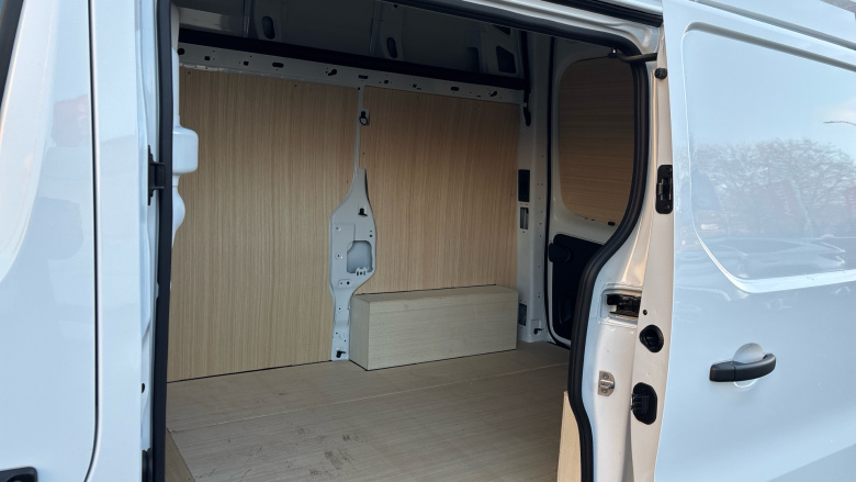 Nissan Primastar 30 L1 Diesel 2.0 dCi 150ps H2 Acenta Van